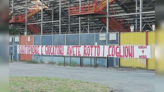 Tra i tifosi del Perugia e il presidente Santopadre è rottura: la voce della Curva Nord in uno striscione