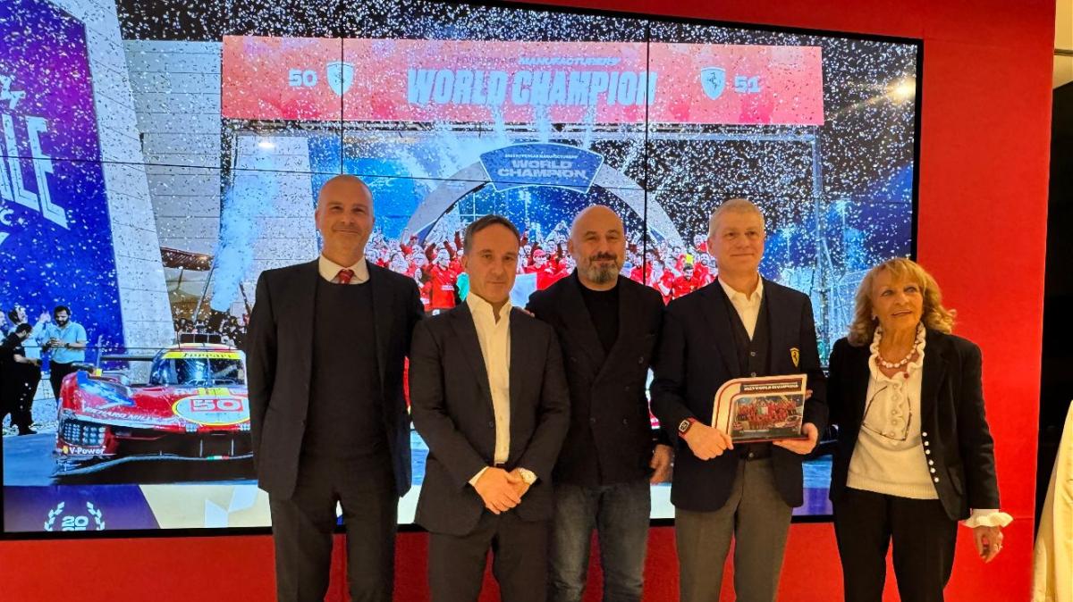 A Perugia l'assessore comunale Pierluigi Vossi ha accolto Antonello Coletta, Global Head of Endurance and Corse di Ferrari