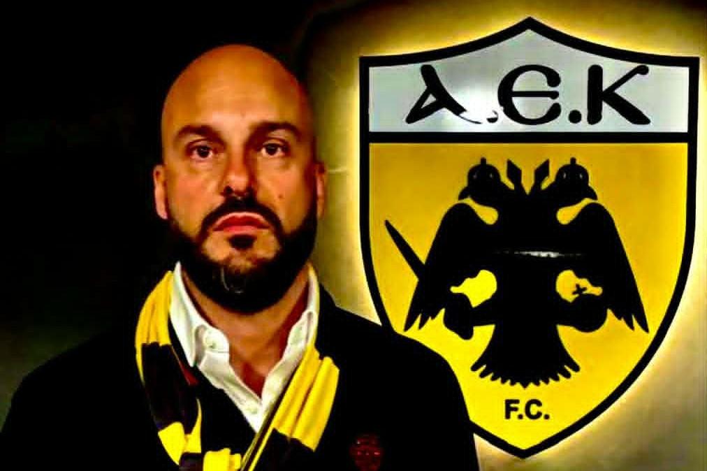 L'umbro Francesco Panfili nell'area scout dell'Aek Atene che ha appena trionfato nel campionato greco