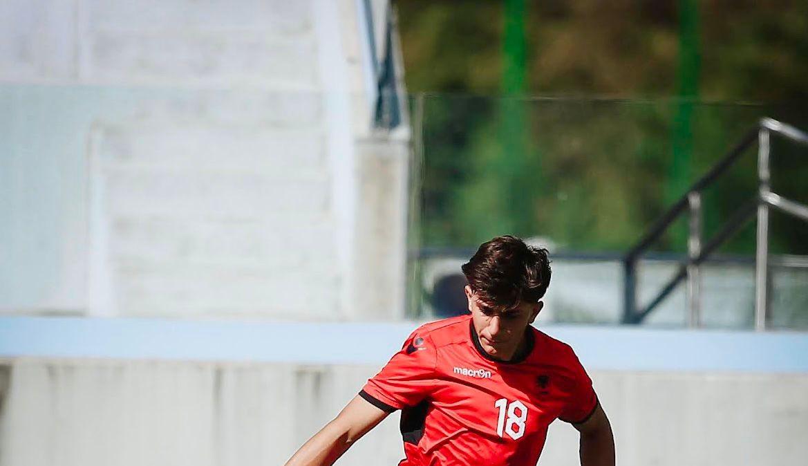 L'attaccante Sheji del Perugia Primavera titolare con l'Under 19 dell'Albania contro l'Irlanda