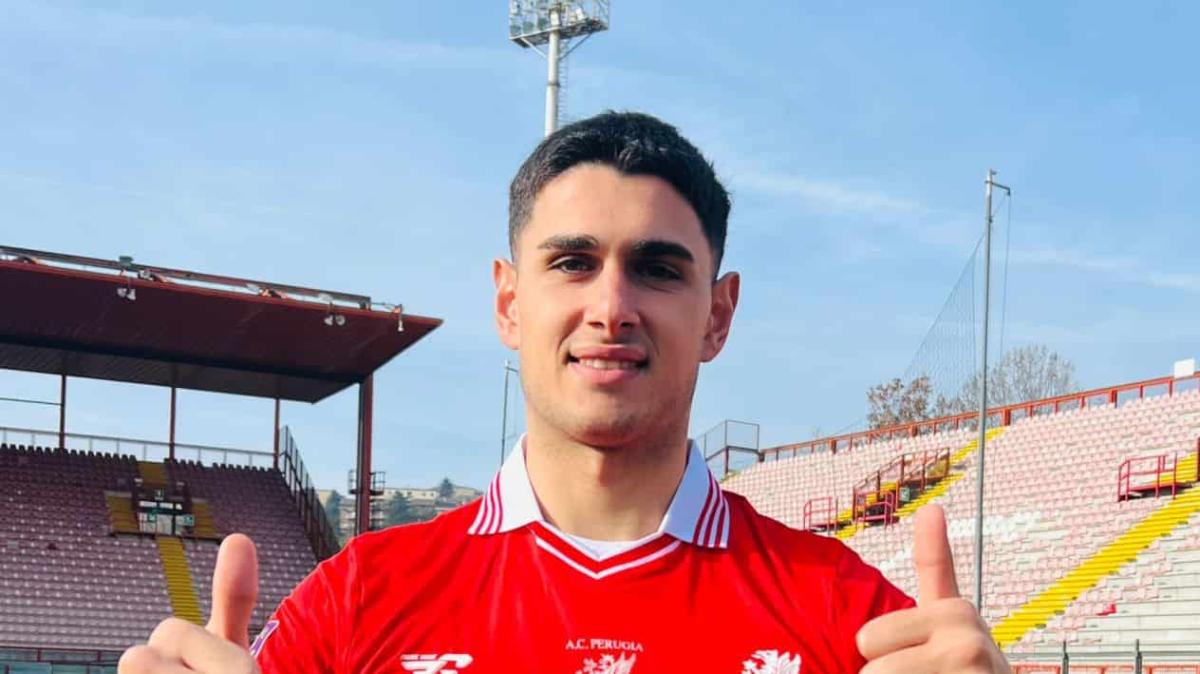 "Il Perugia è il Perugia e quando chiama non si può dire di no: io sono qui con emozione e subito a disposizione"