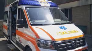 Esce di casa per gettare l'immondizia e muore travolto da un auto: l'incidente sulla strada tra Perugia e Corciano