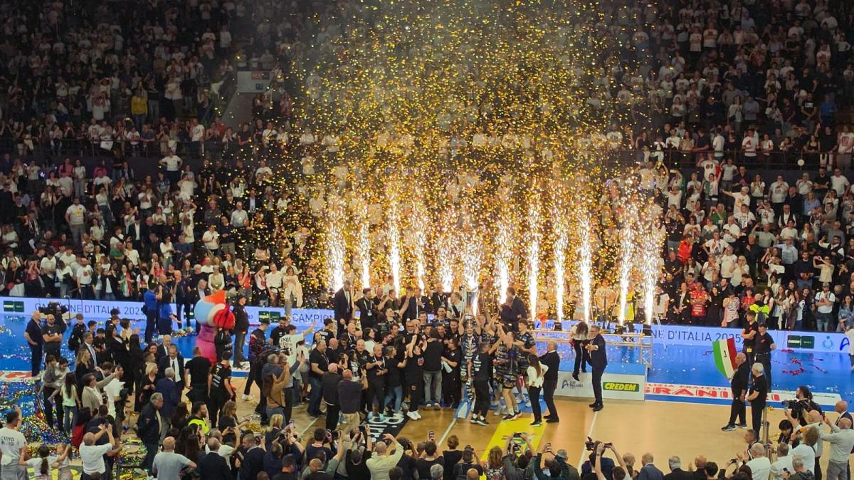 Ancora congratulazioni per la conquista dello scudetto di volley maschile da parte della Sir Susa Scai Perugia