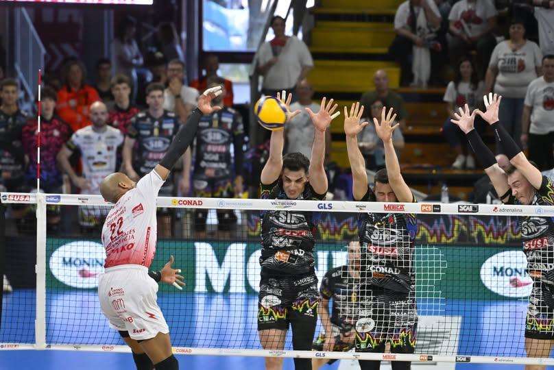 La Sir Perugia batte Piacenza 3-1 in gara-1 della semifinale scudetto: il grande spettacolo del PalaBarton