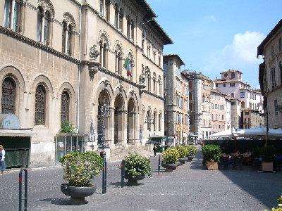 Si gioca a basket nel centro storico di Perugia! Appuntamento in Piazza Matteotti