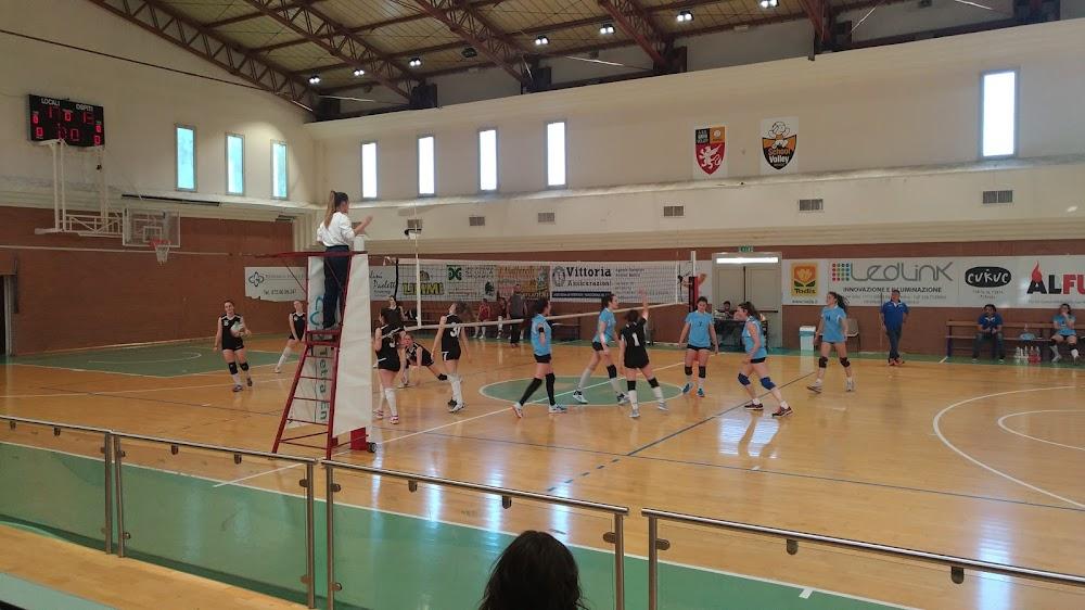 Brutto episodio nella pallavolo: maxi-squalifica ad un dirigente dell'Ellera per offese e minacce ad una giovanissima arbitro
