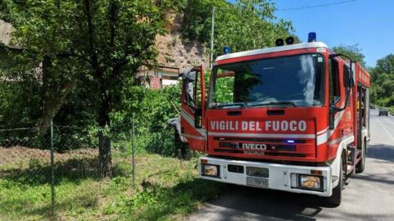 Drammatico incidente stradale: muore carbonizzato a 66 anni nella propria auto 