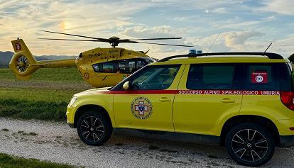 Tragedia in volo in Umbria: muore sotto gli occhi della moglie