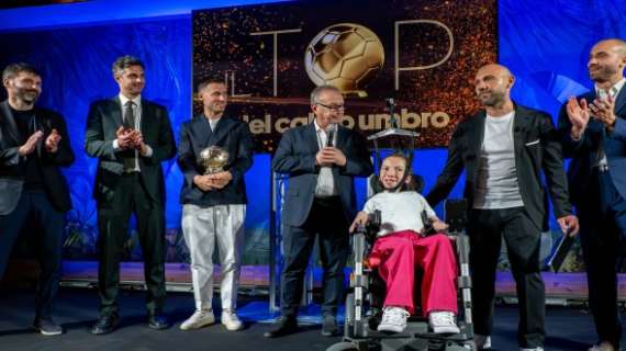 La grande festa del Top del calcio umbro: vince Simone Tomassini con il sorriso di Caterina Venanzi