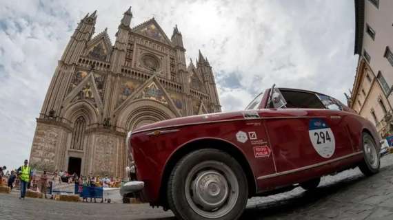 Il passaggio della Mille Miglia entusiasma lungo le strade di Orvieto