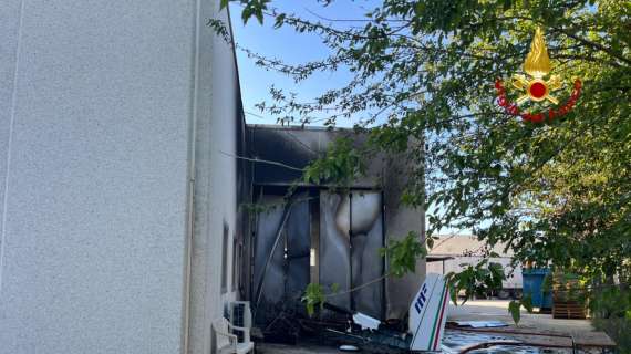 Dramma in Umbria: muore carbonizzato imprenditore di 70 anni in un incidente aereo e l'amico si salva gettandosi in volo