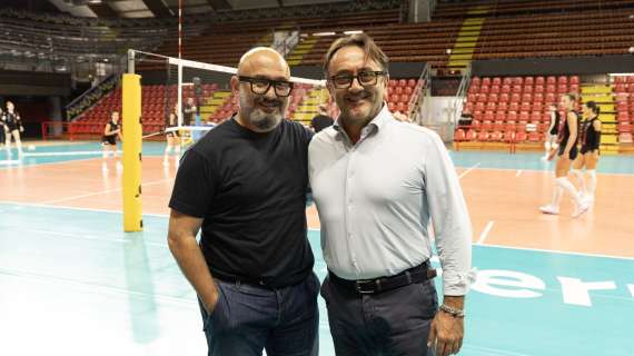 L'assessore comunale Pierluigi Vossi all'allenamento della Bartoccini alla viglia della prima amichevole