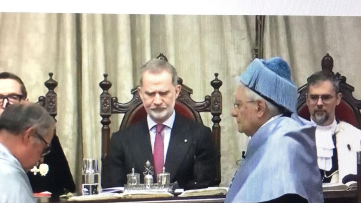 Il rettore della Stranieri di Perugia Valerio De Cesaris all'Università di Salamnca per il dottorato a Sergio Mattarella