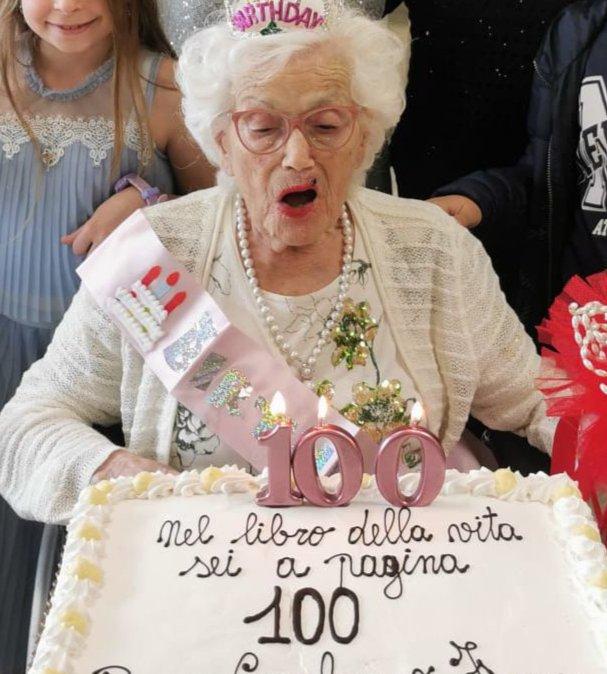 Franca, la "gemella" della Regina Elisabetta, ha festeggiato i 100 anni: ma il 2 maggio ci sarà una nuova festa!