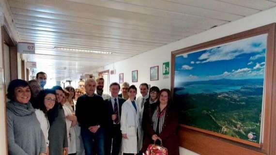 Donata all'ospedale di Perugia una gigantografia del Lago Trasimeno