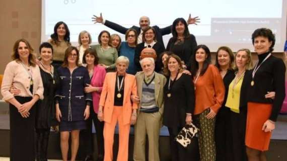 Dopo 45 anni è tornato (per una sera) il mito della Don Bosco di A di basket femminile: premiata l'idea di Alberto Guarducci