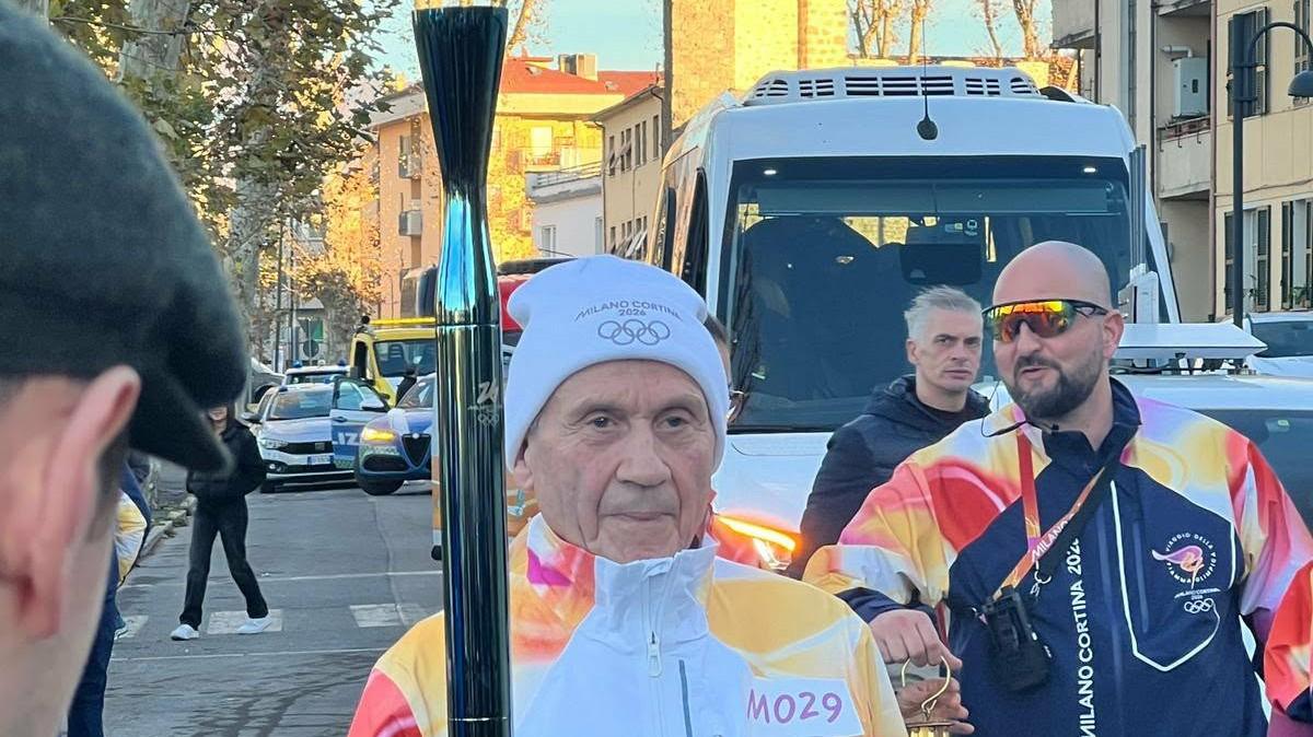Il campione orvietano Romolo Pelliccia tra i tedofori della Fiamma Olimpica verso Milano Cortina 2026