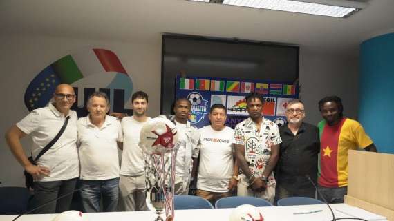 Il premio "Costruiamo gentilezza nello sport" a Perugia per il Torneo della Pace insieme all'ex grifone Kouan