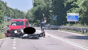 Altro tragico incidente stradale: muore sul colpo motociclista umbro di 58 anni