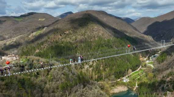 In un anno in 56mila sono transitati sul ponte tibetano di Sellano: e voi lo avete già fatto?