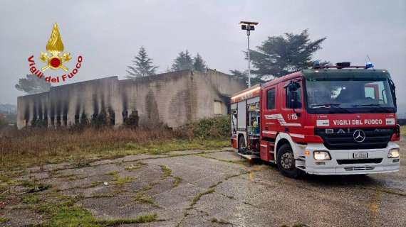 C'erano voci di riapertura, ma intanto l'ex discoteca Red Zone stamani è andata in parte a fuoco