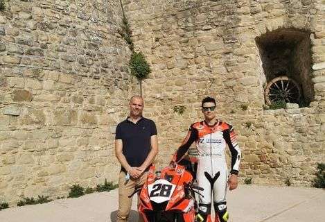 Il giovane campione delle moto Michele Gili ricevuto dal sindaco di Gualdo Cattaneo