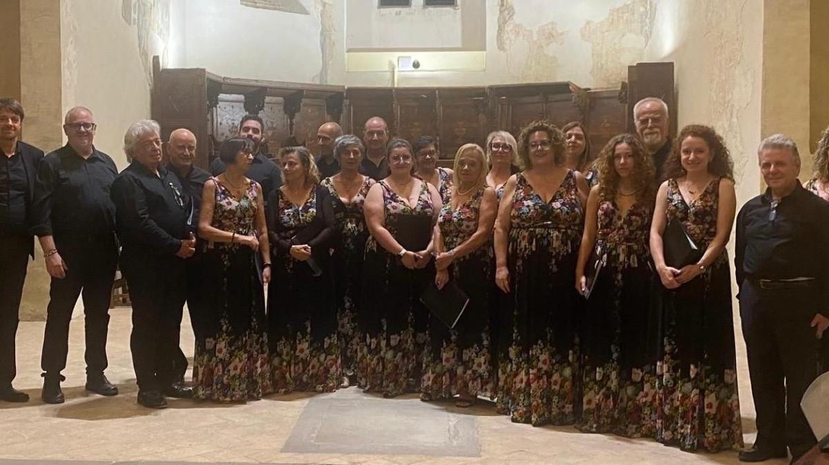 Il presese dei musicisti per la Corale Santa Cecilia di Nocera Umbra, che chiude il 2025 e canta la speranza del 2026