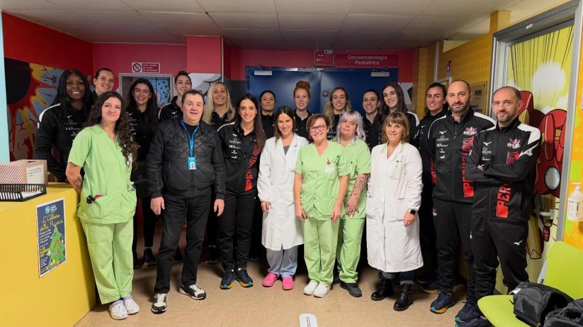 Visita della squadra della Bartoccini al reparto di Oncoematologia Pediatrica dell’Ospedale di Perugia