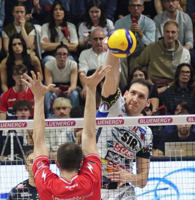 Roberto Russo prima di lasciare la Sir Perugia vuol lasciare il segno! Ieri sera decisivo a Piacenza!