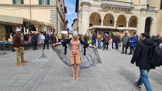 "Abbiate pietà di lei"... l'idea di Moira Lena Tassi messa in piazza di Città di Castello