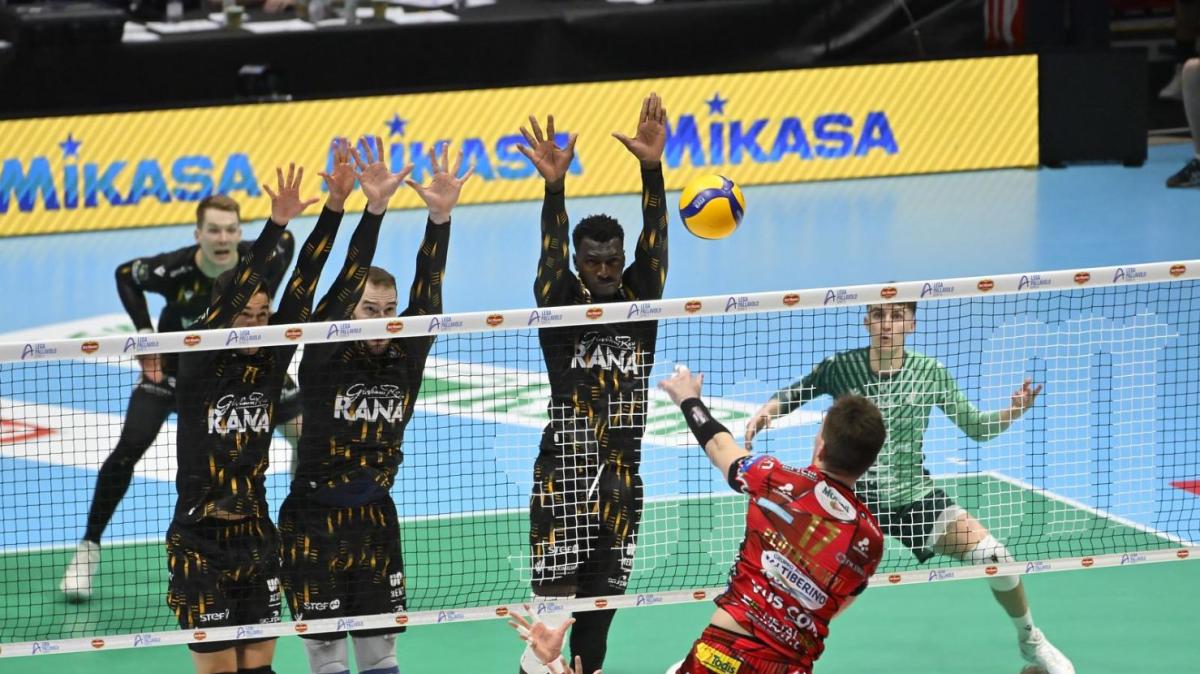 La Sir Susa Scai Perugia in campo nell'anticipo di Superlega a Verona: sarà la rivincita di Coppa Italia