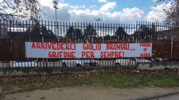Il sentito omaggio dei tifosi della Curva Nord all'indimenticato Giulio Bromuri, "grifone per sempre"