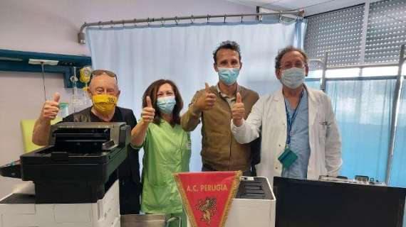 Donazioni all'ospedale di Perugia grazie alla vendita all'asta delle maglie dei Grifoni