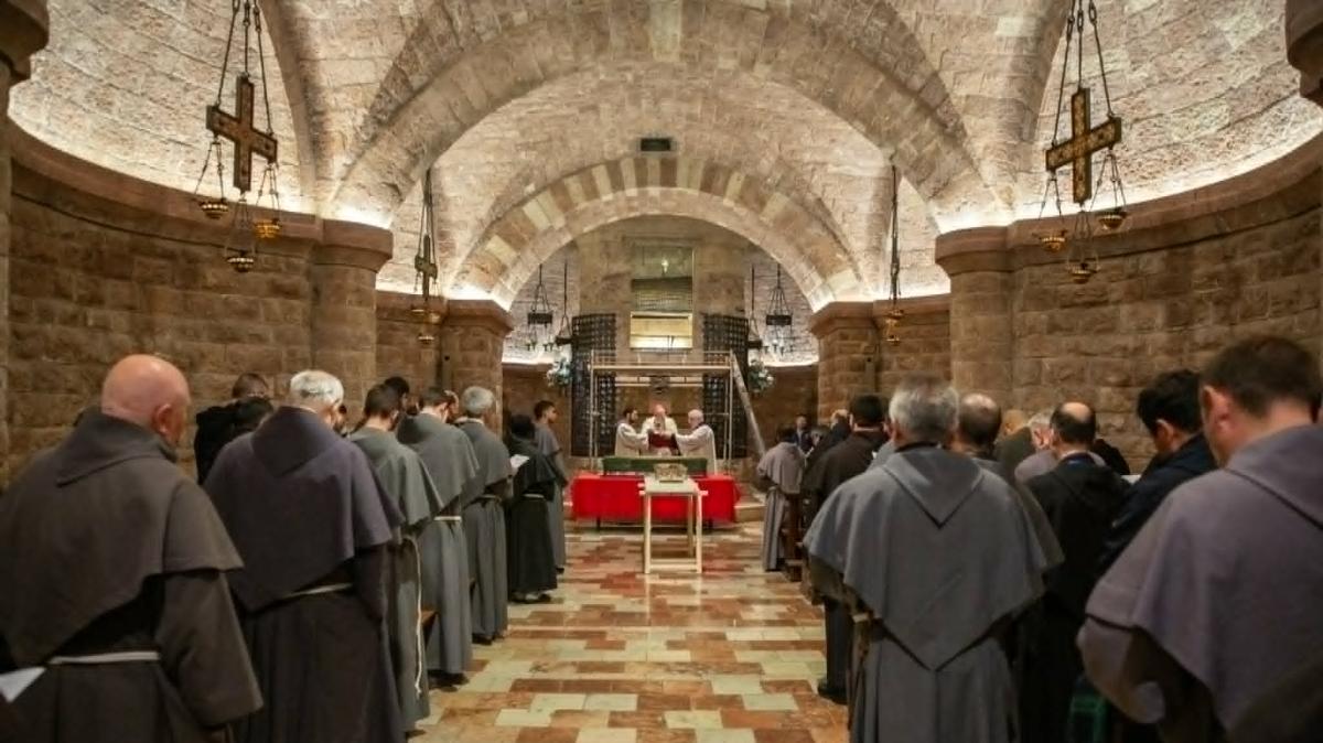 Conclusa la venerazione pubblica delle spoglie mortali di San Francesco: in 370mila arrivati ad Assisi