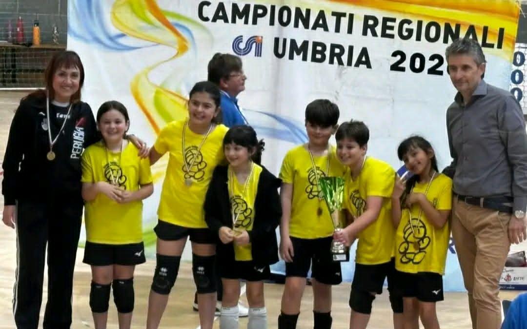 Che gran bel risultato per i bambini guidati da Oriana Arcangeli! Trionfo alle fasi regionali CSI per la School Volley Perugia