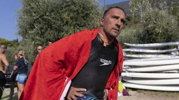 Solo applausi per Marco Fratini, nuovo eroe delle acque! Il medico perugino ha nuotato per 140 km in meno di 64 ore! 