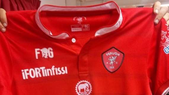Ecco la nuova maglia del Perugia completa di sponsor: presentata oggi la versione definitiva