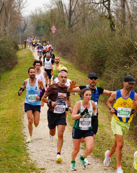 Domenica 8 marzo torna la Strasimeno di corsa sulle strade attorno al lago