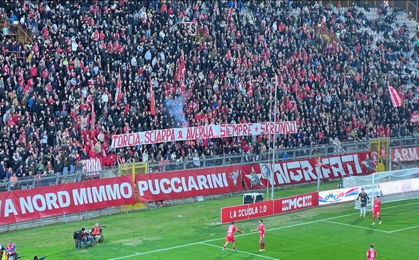 La Curva Nord ha voluto ricordare ieri sera al Curi lo "Skrondo", in un momento di grande emozione
