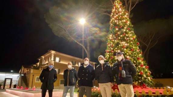 Mauro e Silvano Bartolini vi aspettano al Barton Park, dove si sono accese le luminarie natalizie