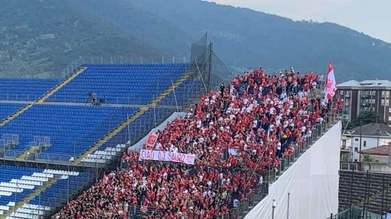 Un fumogeno dei tifosi a Brescia costa 4mila euro di sanzione al Perugia