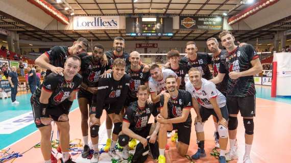 La Sir Susa Vim Perugia batte il Tours e va in finale contro la Lube nella Jesi Volley Cup