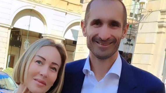 Chiara Castellani ha consegnato a Torino a Giorgio Chiellini il "Premio Costruiamo Gentilezza nello Sport"