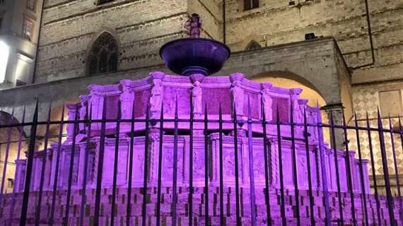 Domani la Fontana Maggiore a Perugia sarà uno spettacolo illuminata di viola