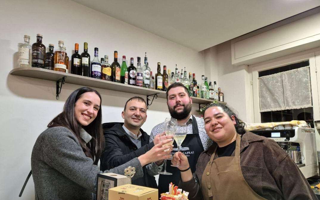 Festa a Corciano anche con il sindaco per la riapertura del Botteghino: applausi a Chiara Terradura ed Edoardo Alunni