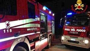 Tragedia in un appartamento: muore a 78 anni carbonizzato in un incendio 