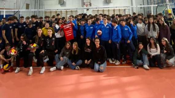 Grande festa con le atlete della Bartoccini Perugia al Liceo Scientifico Sportivo di Gubbio