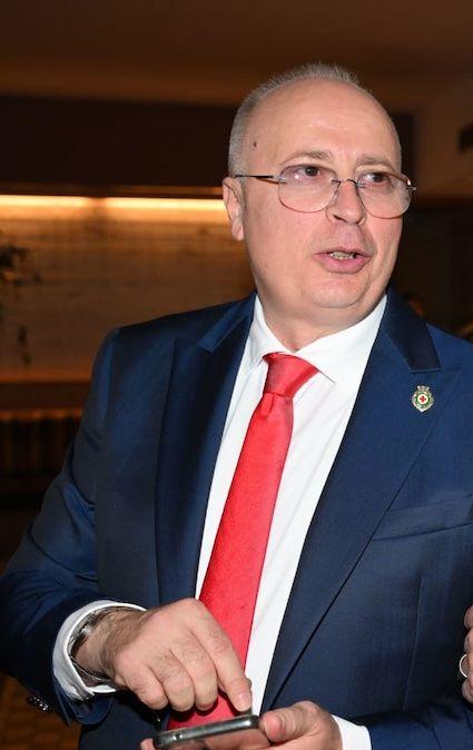 La Croce Rossa e il burraco per raccogliere fondi per l'acquisto di una sedia motorizzata montascale