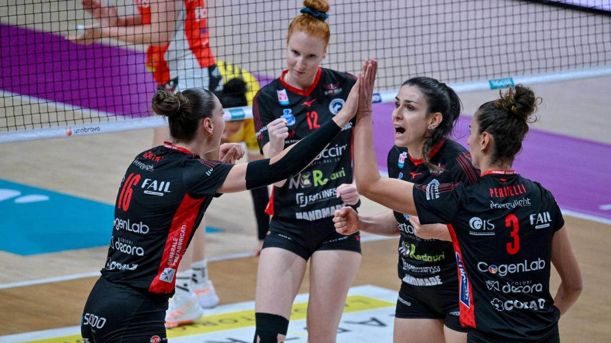 Dopo otto sconfitte di fila la Bartoccini cerca un sabato di svolta in casa contro Cuneo