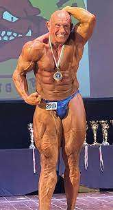 Lui è Marco Lucacci ed ha appena conquistato due titoli internazionali nel body building